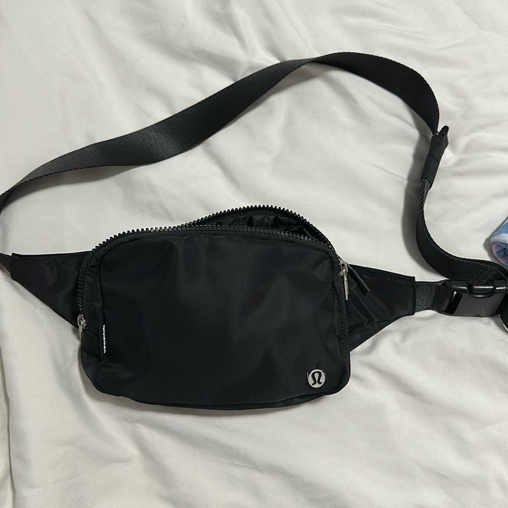 Lululemon everywhere belt bag 2L
